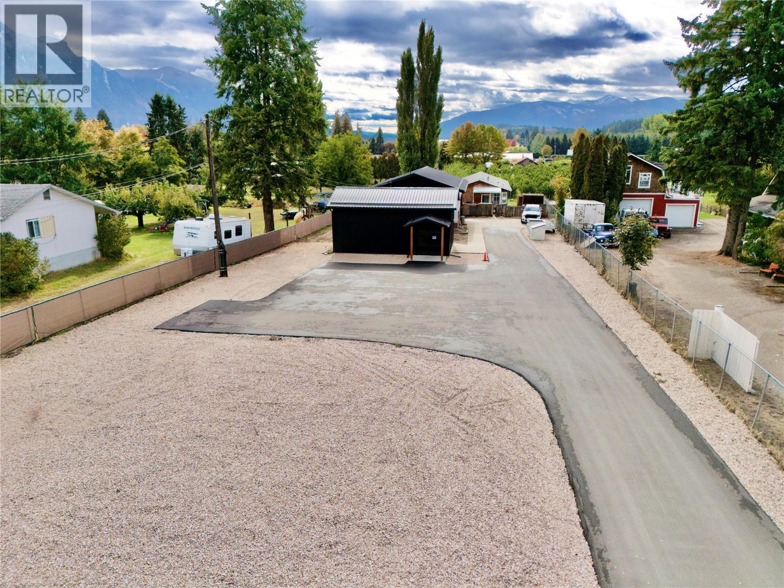 3211 Highway 3, Erickson, British Columbia  V0B 1G1 - Photo 2 - 10366319