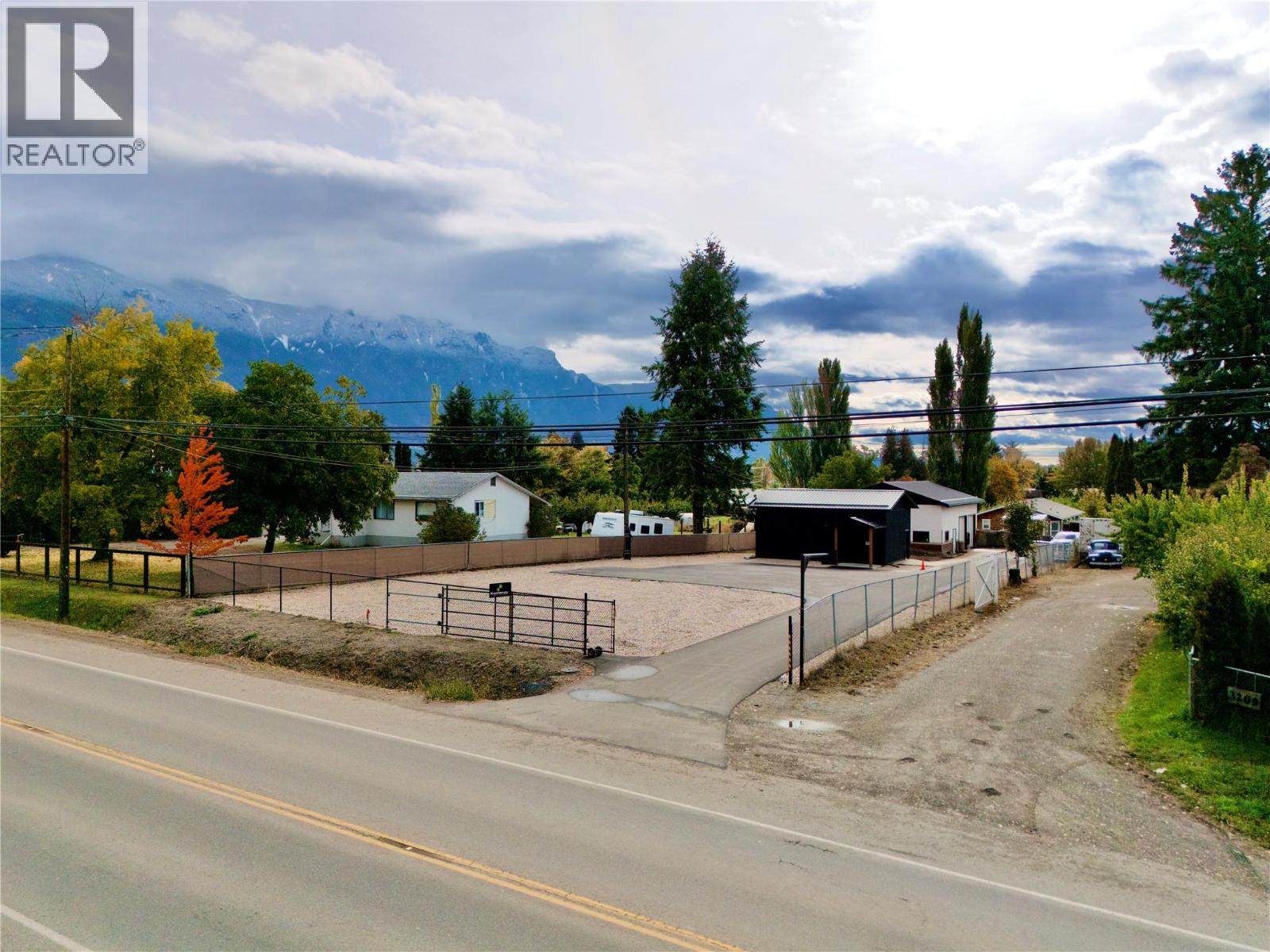 3211 Highway 3, Erickson, British Columbia  V0B 1G1 - Photo 23 - 10366319