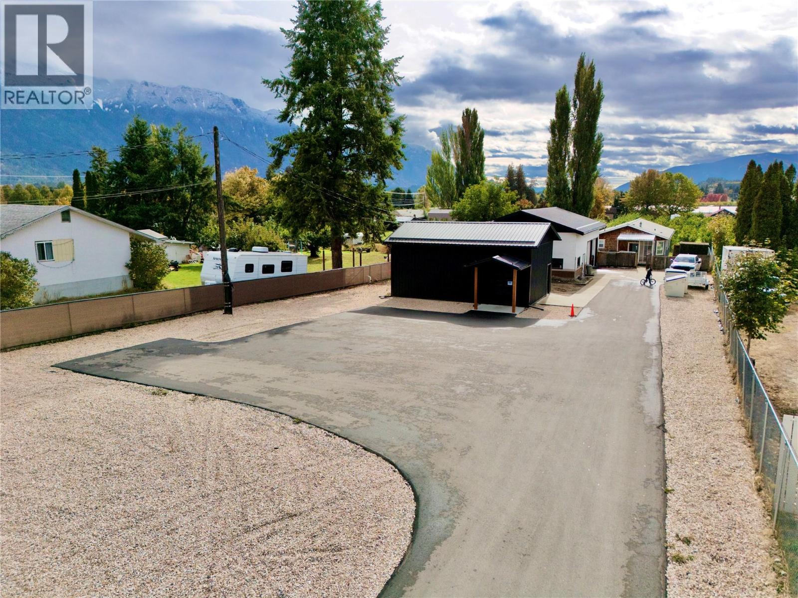 3211 Highway 3, Erickson, British Columbia  V0B 1G1 - Photo 4 - 10366319