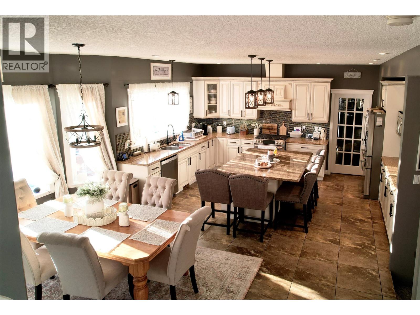 276 Wapiti Crescent, Tumbler Ridge, British Columbia  V0C 2W0 - Photo 5 - 10366985