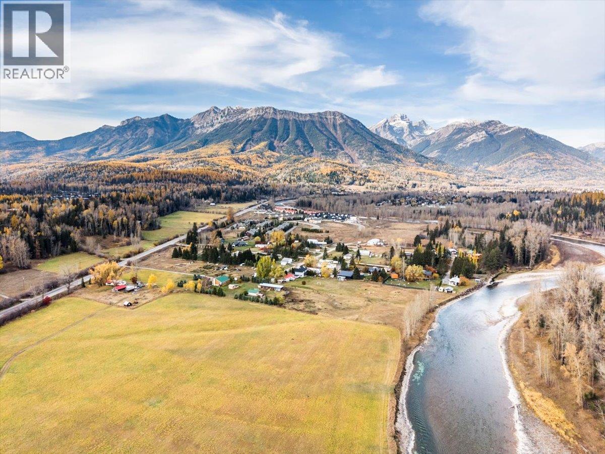 2370 Highway 3 Highway, Fernie, British Columbia  V0B 1M0 - Photo 12 - 10367077