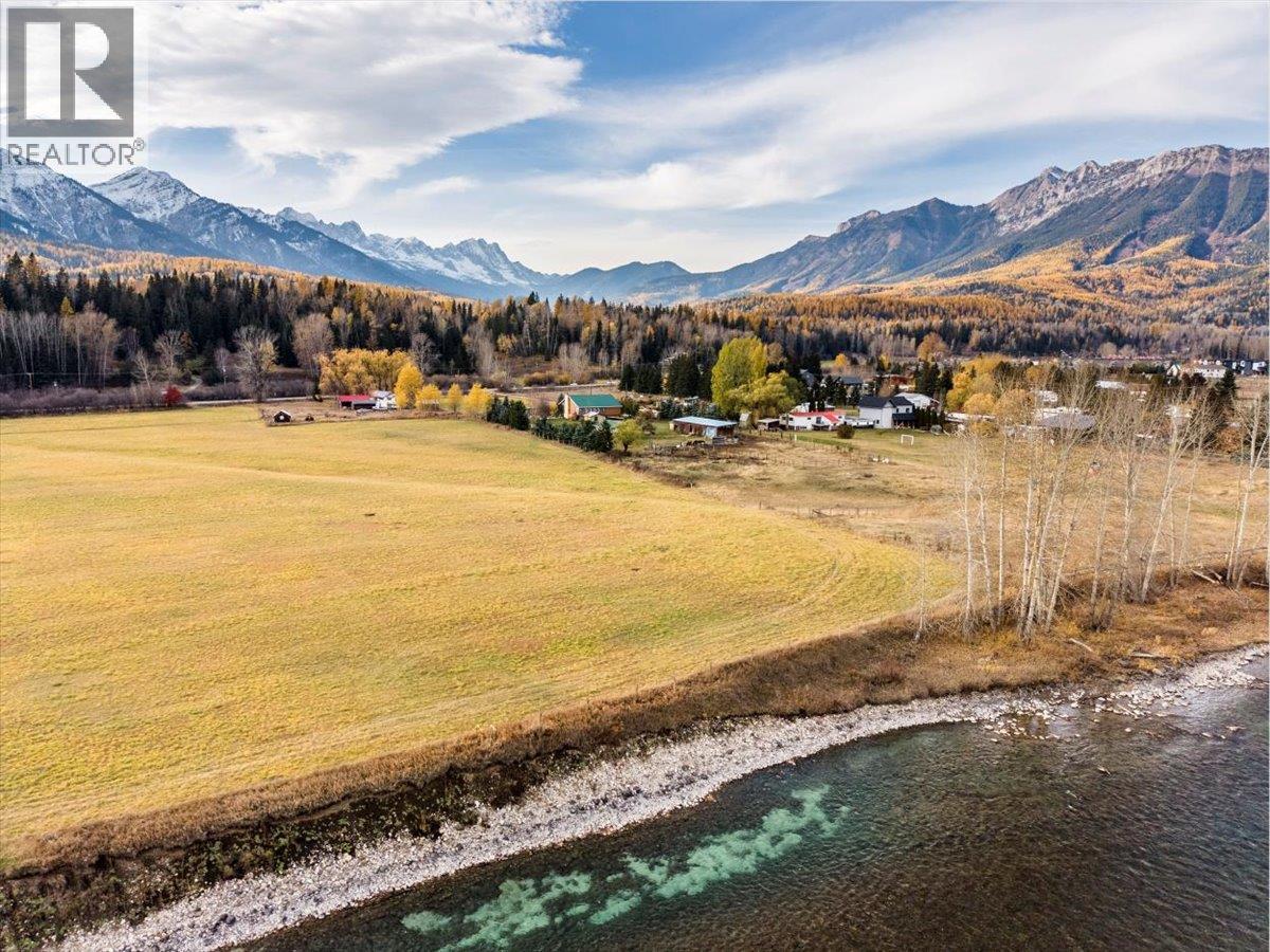 2370 Highway 3 Highway, Fernie, British Columbia  V0B 1M0 - Photo 16 - 10367077