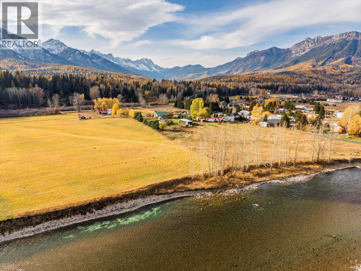 2370 Highway 3 Highway, Fernie, British Columbia  V0B 1M0 - Photo 19 - 10367077