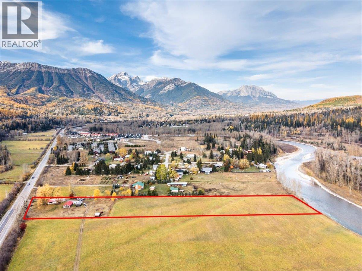2370 Highway 3 Highway, Fernie, British Columbia  V0B 1M0 - Photo 2 - 10367077