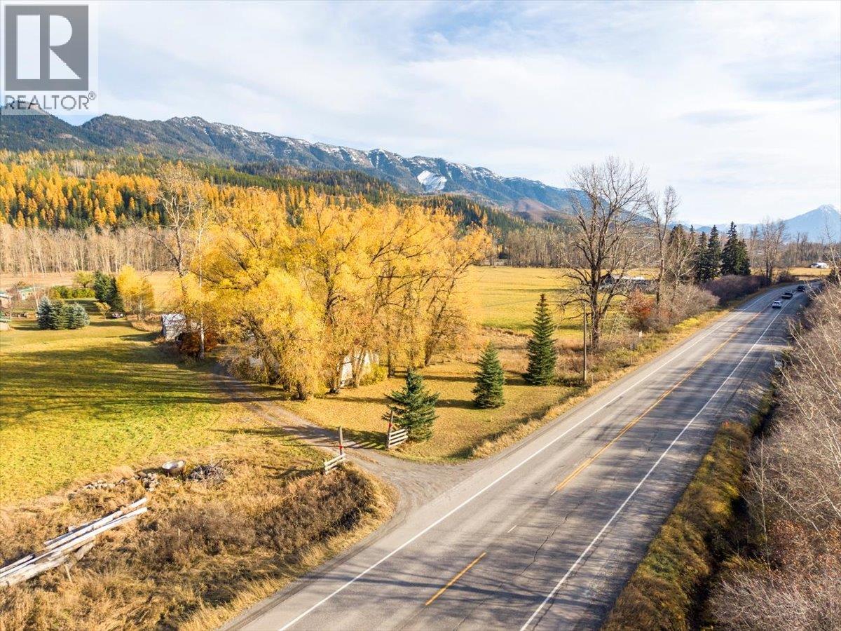 2370 Highway 3 Highway, Fernie, British Columbia  V0B 1M0 - Photo 33 - 10367077