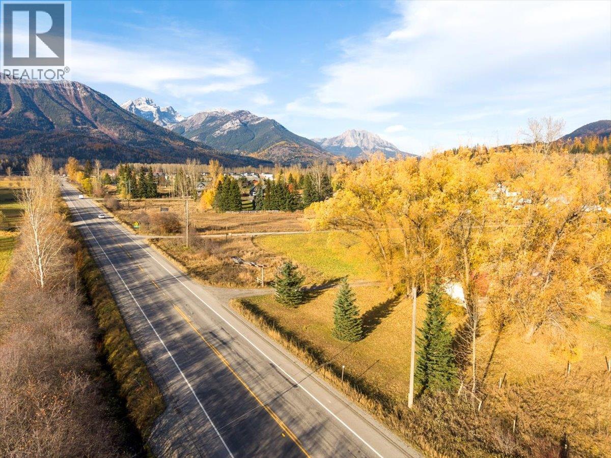 2370 Highway 3 Highway, Fernie, British Columbia  V0B 1M0 - Photo 34 - 10367077