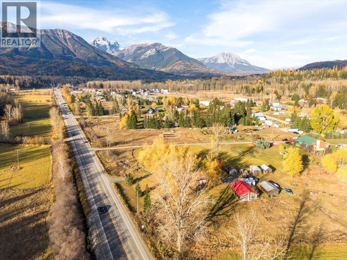 2370 Highway 3 Highway, Fernie, British Columbia  V0B 1M0 - Photo 35 - 10367077