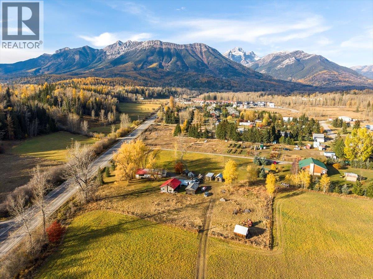 2370 Highway 3 Highway, Fernie, British Columbia  V0B 1M0 - Photo 36 - 10367077