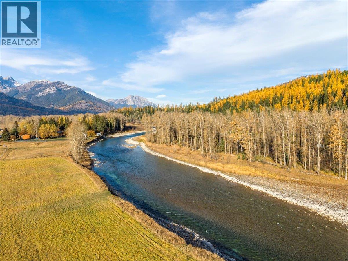 2370 Highway 3 Highway, Fernie, British Columbia  V0B 1M0 - Photo 38 - 10367077