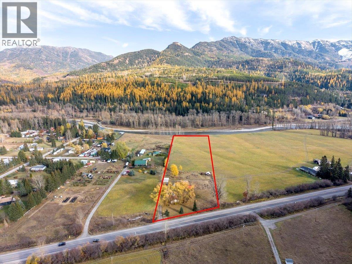 2370 Highway 3 Highway, Fernie, British Columbia  V0B 1M0 - Photo 4 - 10367077
