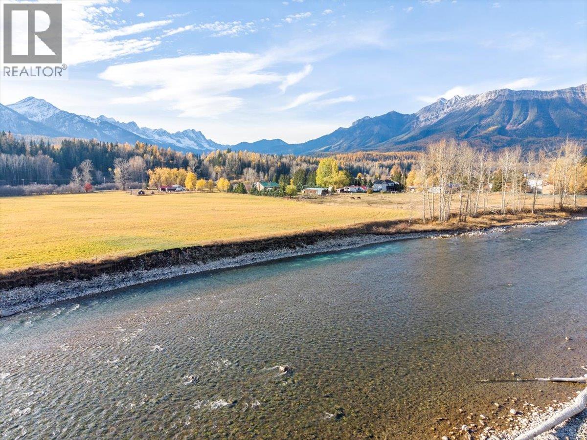 2370 Highway 3 Highway, Fernie, British Columbia  V0B 1M0 - Photo 40 - 10367077