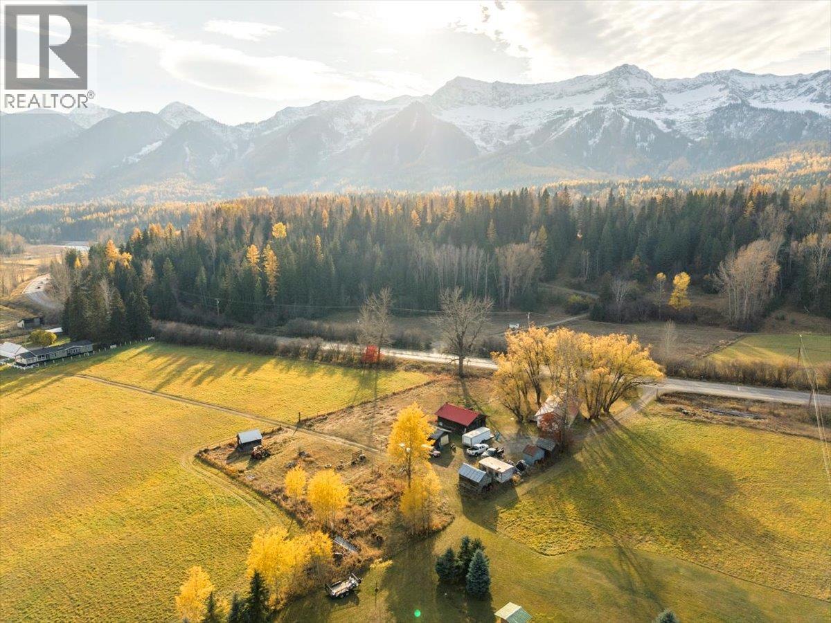 2370 Highway 3 Highway, Fernie, British Columbia  V0B 1M0 - Photo 41 - 10367077