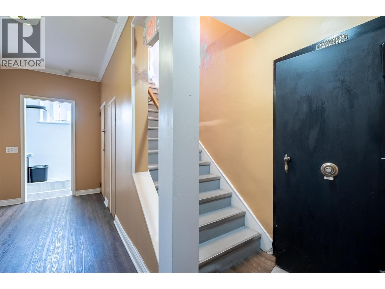 2004 Columbia Avenue, Rossland, British Columbia  V0G 1Y0 - Photo 14 - 10367101