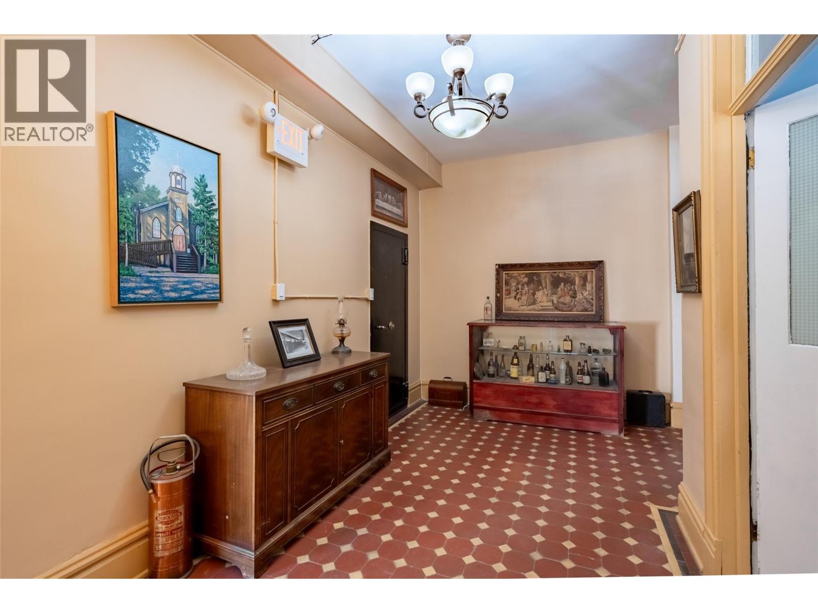 2004 Columbia Avenue, Rossland, British Columbia  V0G 1Y0 - Photo 32 - 10367101