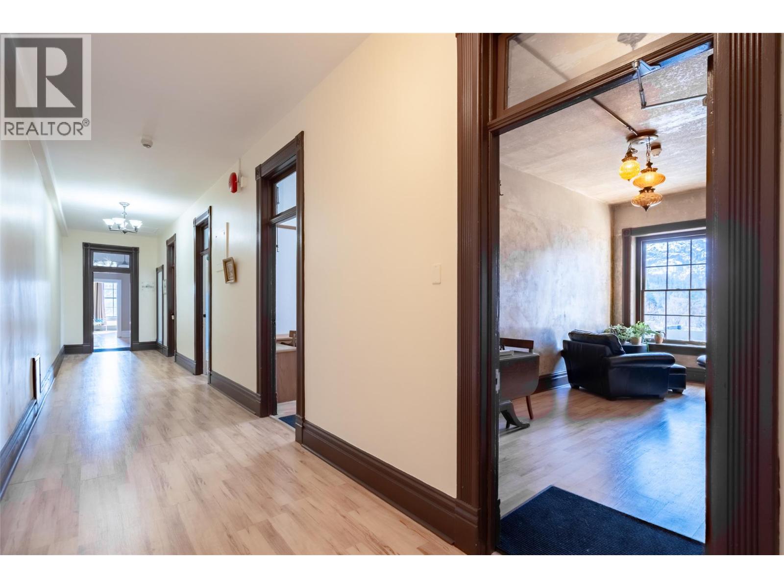 2004 Columbia Avenue, Rossland, British Columbia  V0G 1Y0 - Photo 51 - 10367101