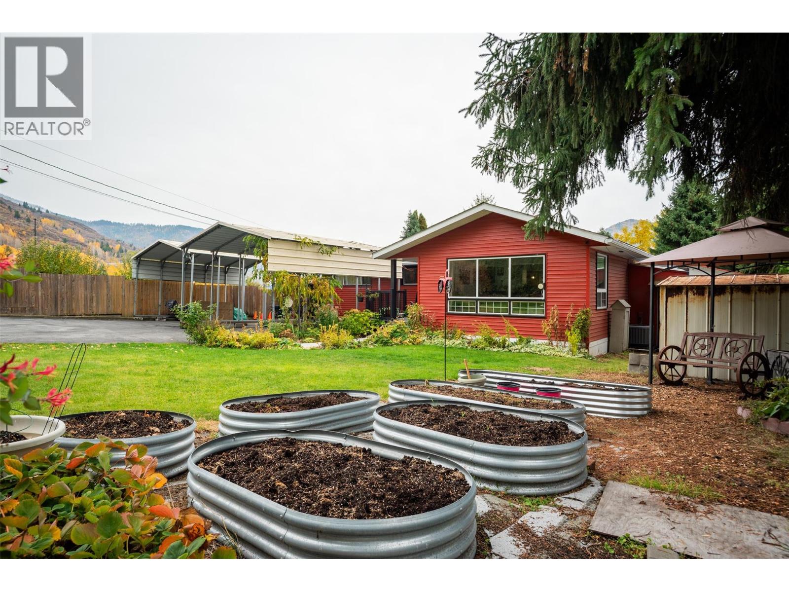 8329 Highway 3b, Trail, British Columbia  V1R 4W3 - Photo 38 - 10366962