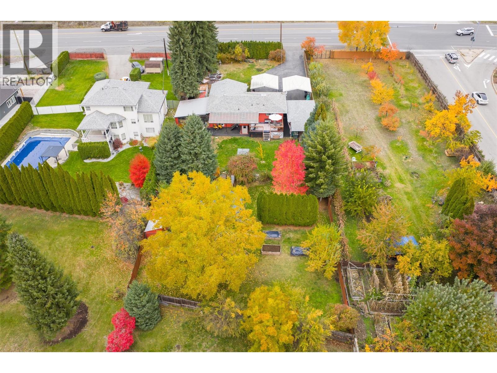 8329 Highway 3b, Trail, British Columbia  V1R 4W3 - Photo 57 - 10366962