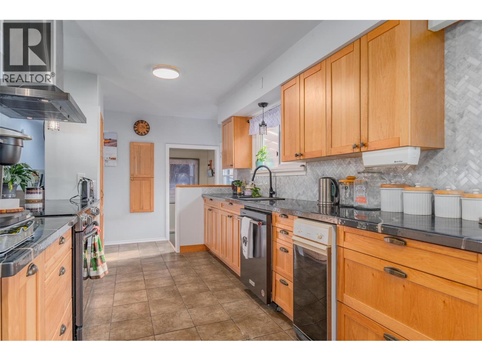 8329 Highway 3b, Trail, British Columbia  V1R 4W3 - Photo 7 - 10366962