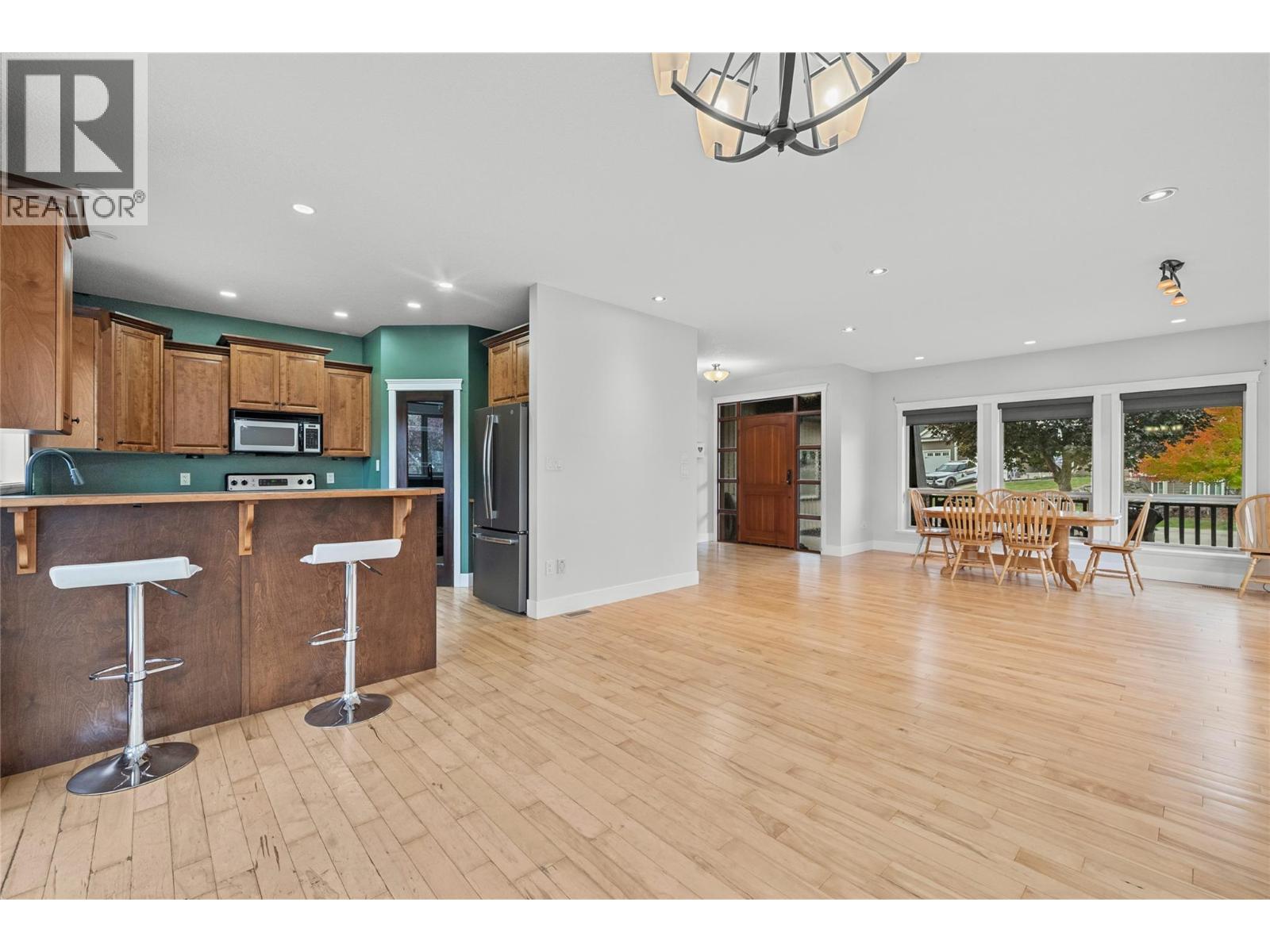 1660 22 Street Ne, Salmon Arm, British Columbia  V1E 0A8 - Photo 7 - 10366573