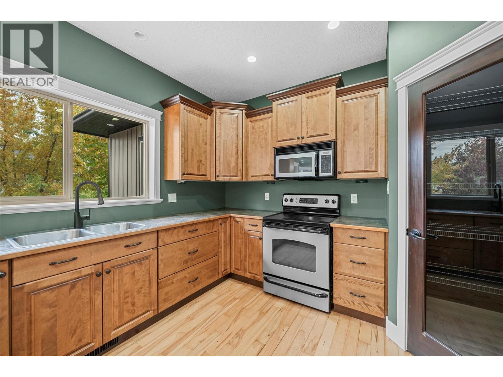 1660 22 Street Ne, Salmon Arm, British Columbia  V1E 0A8 - Photo 8 - 10366573