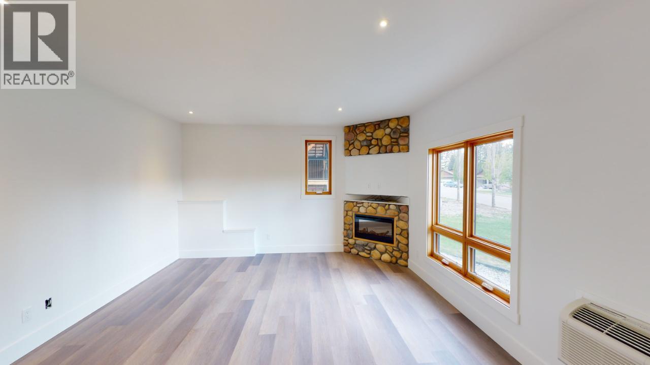 7291 Prospector Avenue Unit# 401, Radium Hot Springs, British Columbia  V0A 1M0 - Photo 2 - 10367109