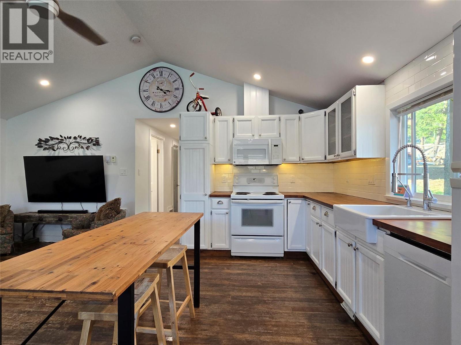 2438 Loon Lake Road, Loon Lake, British Columbia  V0K 1H1 - Photo 12 - 10367108