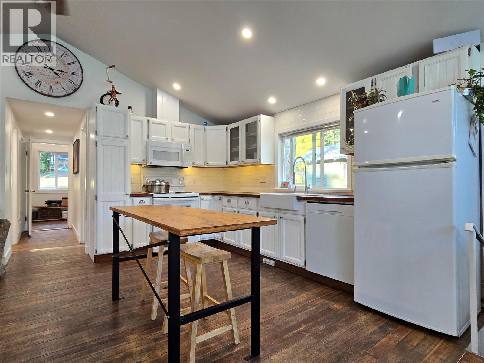 2438 Loon Lake Road, Loon Lake, British Columbia  V0K 1H1 - Photo 9 - 10367108