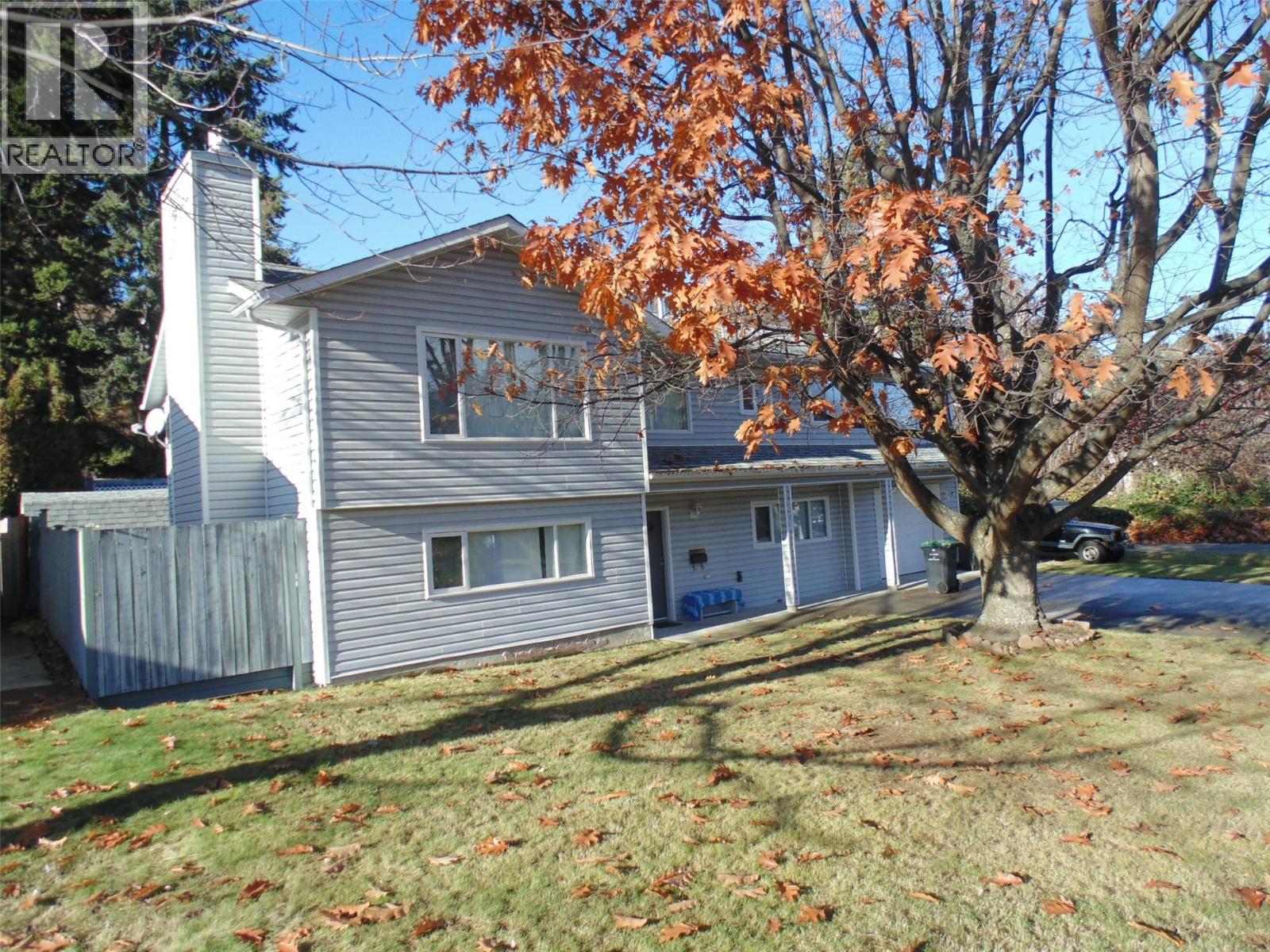 3304 8th Avenue, Castlegar, British Columbia  V1N 2Y4 - Photo 1 - 10367024