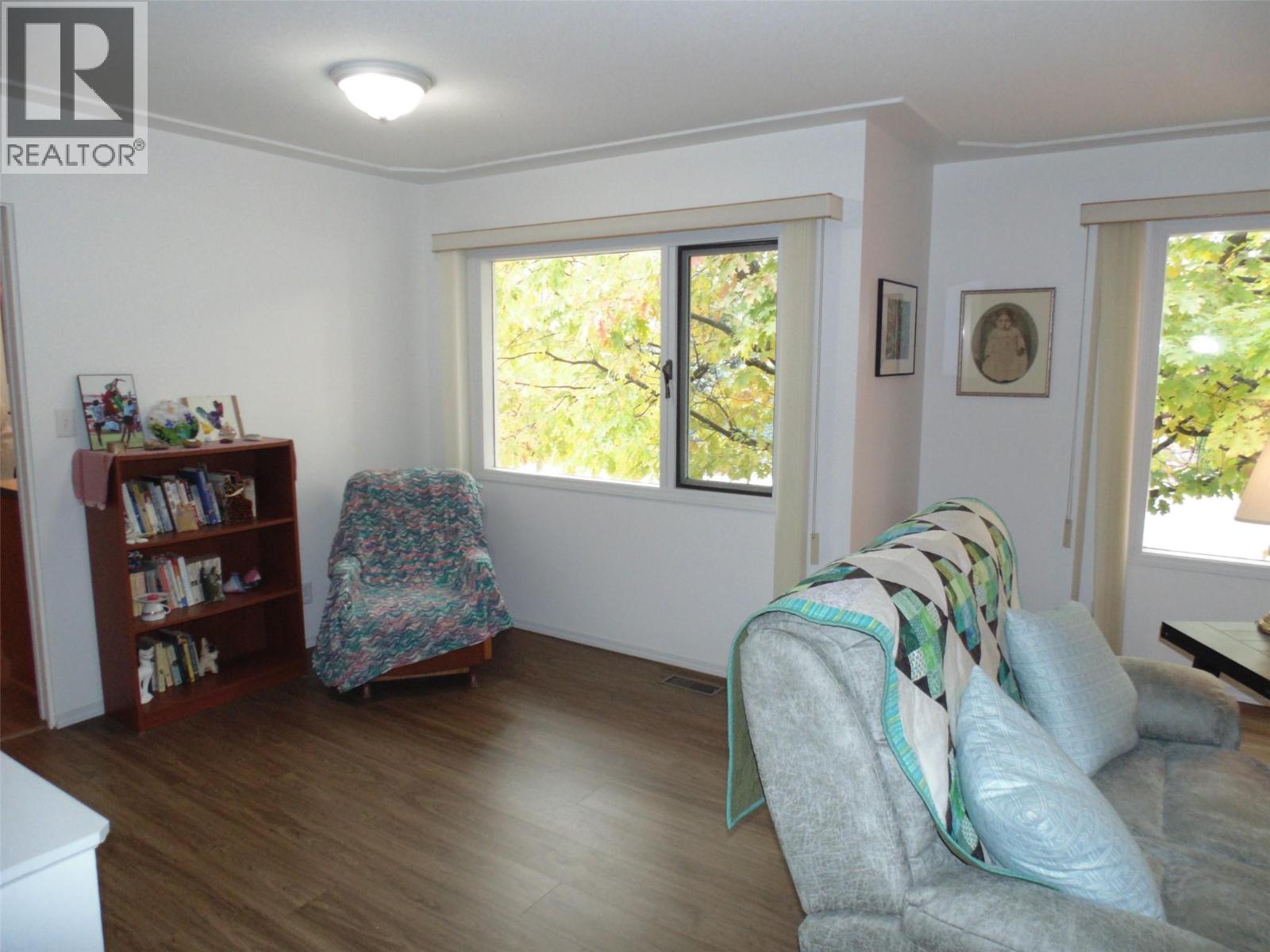 3304 8th Avenue, Castlegar, British Columbia  V1N 2Y4 - Photo 11 - 10367024