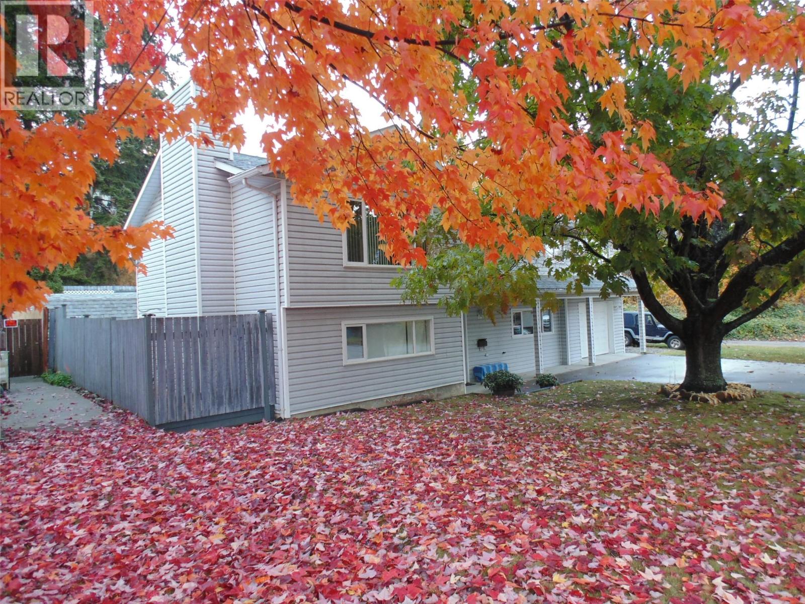 3304 8th Avenue, Castlegar, British Columbia  V1N 2Y4 - Photo 2 - 10367024