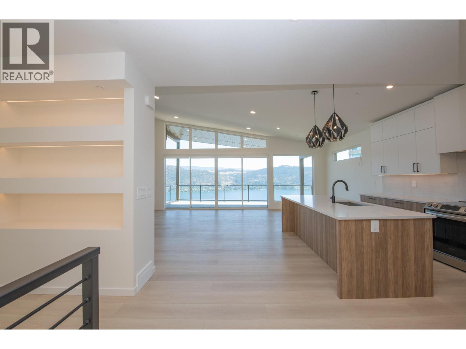 8820 Oxford Road, Vernon, British Columbia  V1H 2K8 - Photo 5 - 10367313