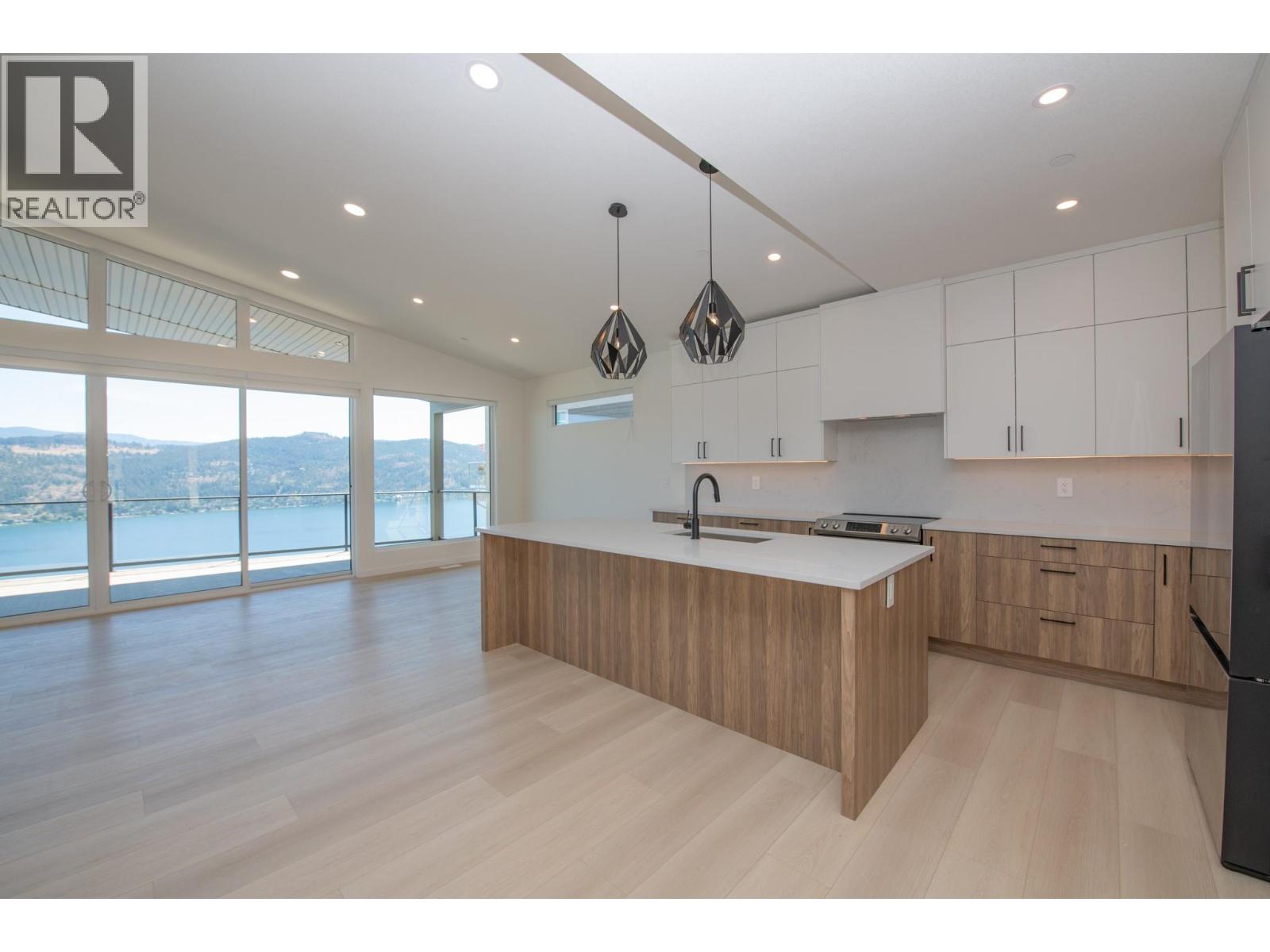 8820 Oxford Road, Vernon, British Columbia  V1H 2K8 - Photo 6 - 10367313