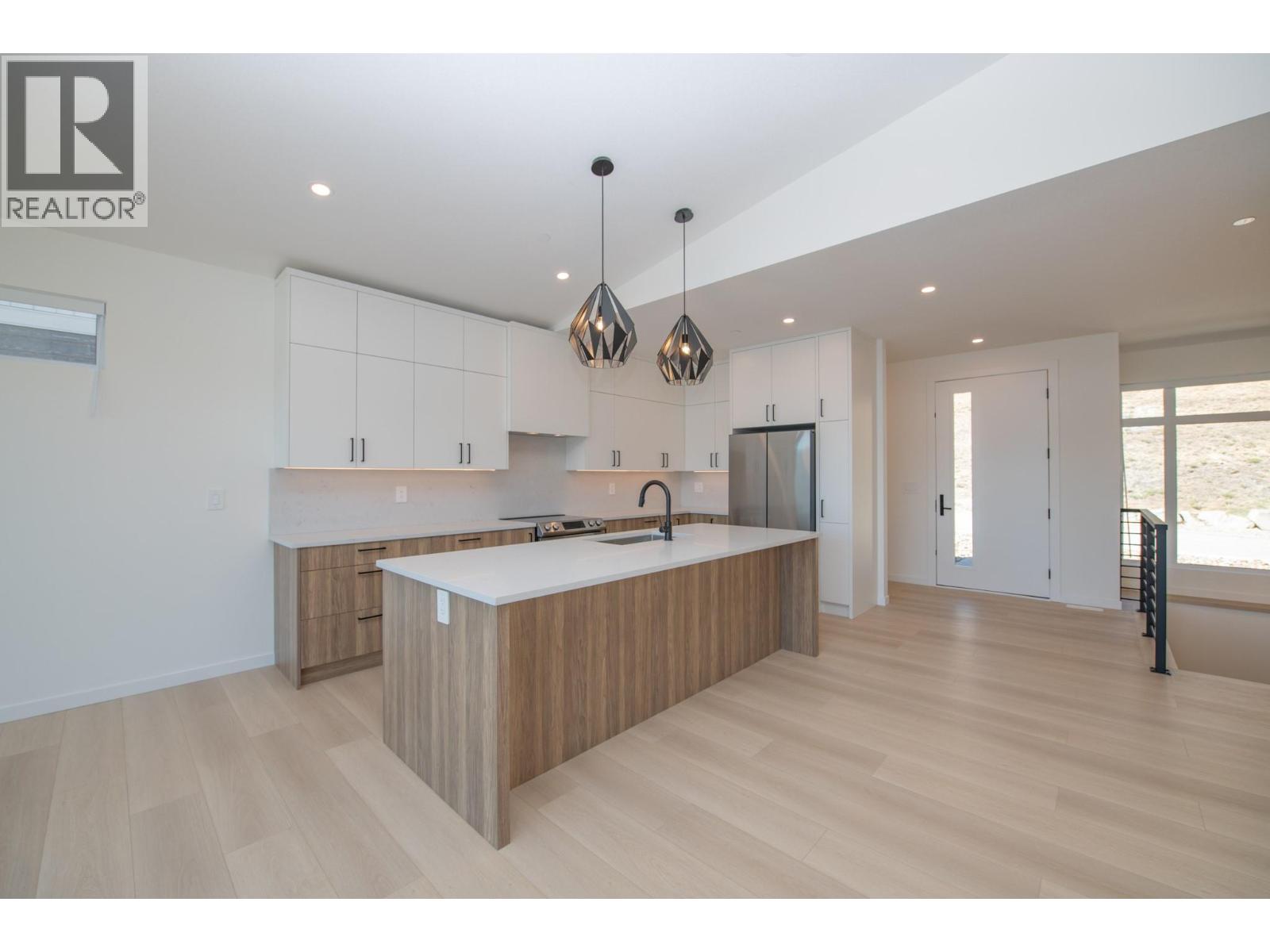 8820 Oxford Road, Vernon, British Columbia  V1H 2K8 - Photo 8 - 10367313