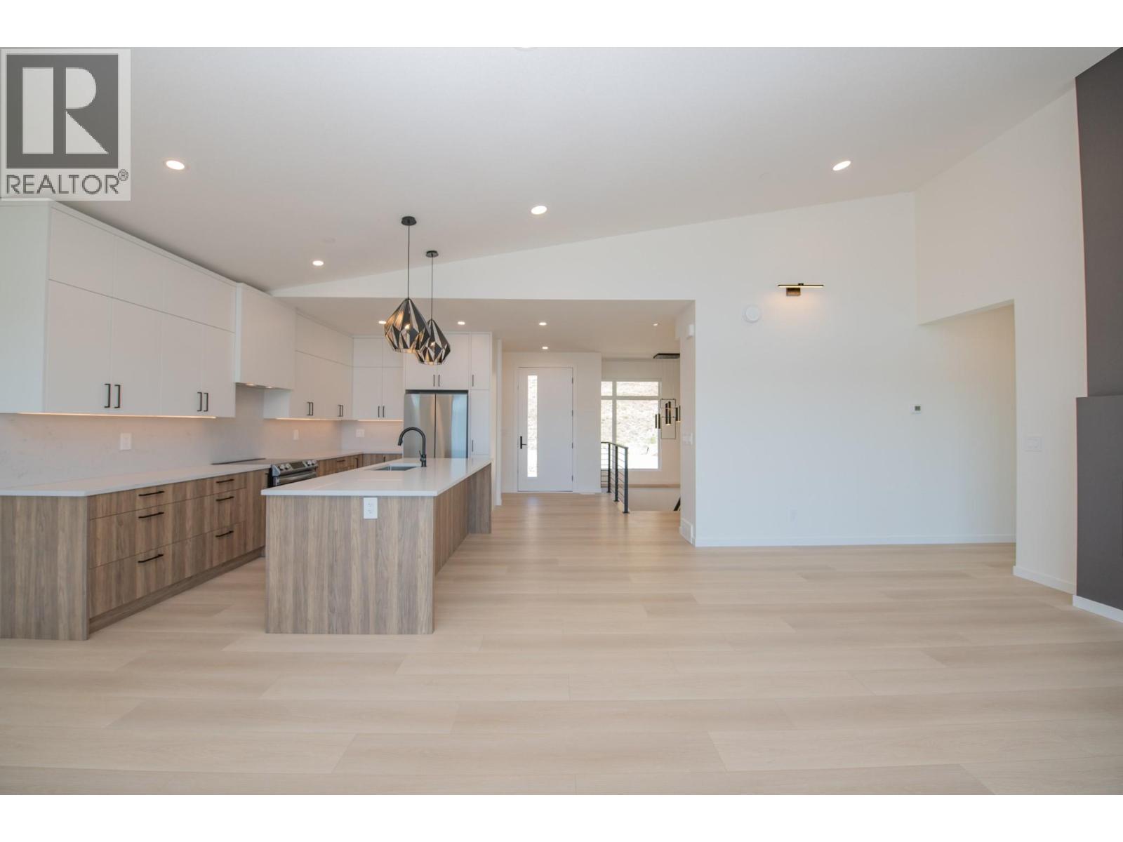 8820 Oxford Road, Vernon, British Columbia  V1H 2K8 - Photo 9 - 10367313