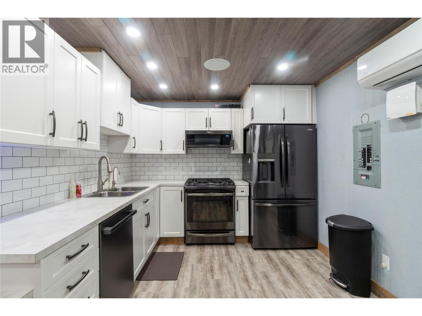 5368 Pierres Point Road Nw, Salmon Arm, British Columbia  V1E 4M2 - Photo 22 - 10367350