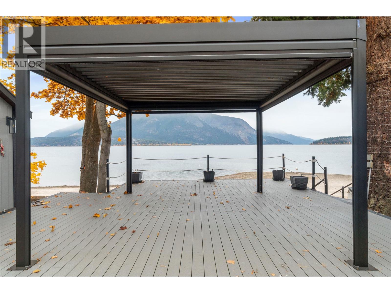 5368 Pierres Point Road Nw, Salmon Arm, British Columbia  V1E 4M2 - Photo 3 - 10367350