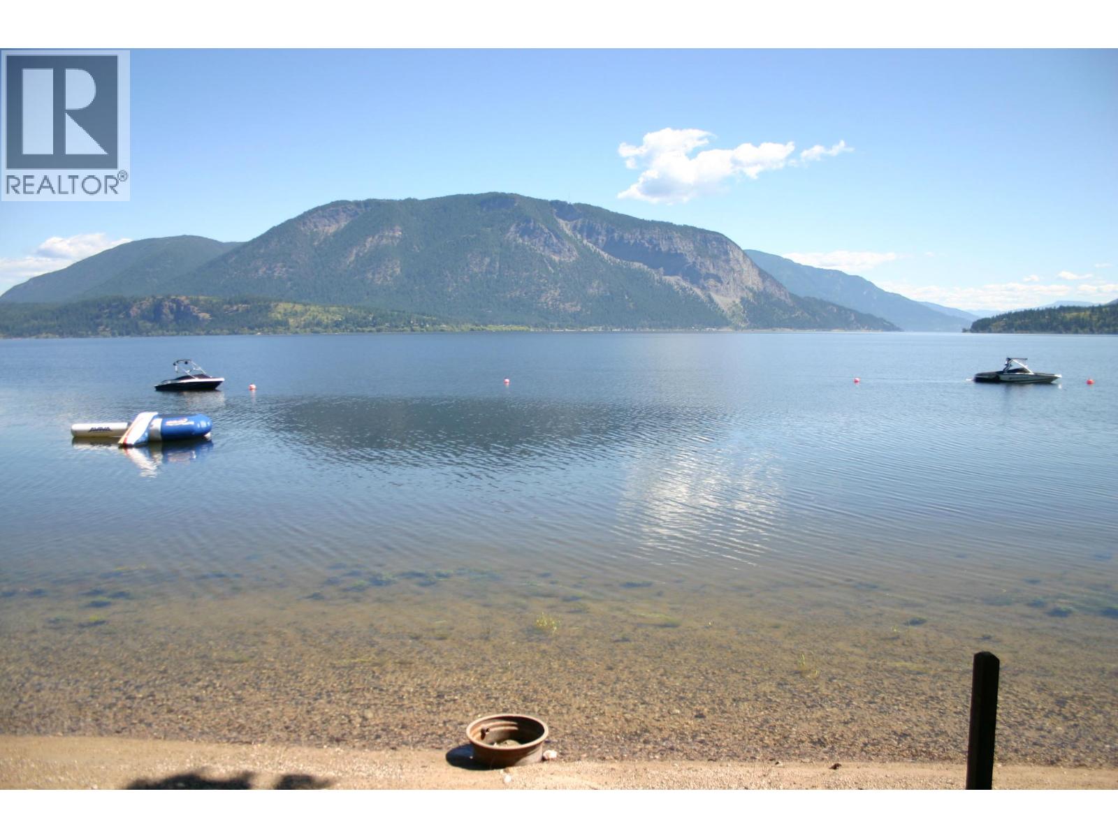 5368 Pierres Point Road Nw, Salmon Arm, British Columbia  V1E 4M2 - Photo 4 - 10367350