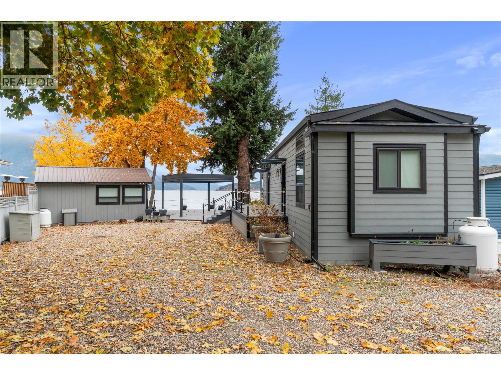 5368 Pierres Point Road Nw, Salmon Arm, British Columbia  V1E 4M2 - Photo 6 - 10367350