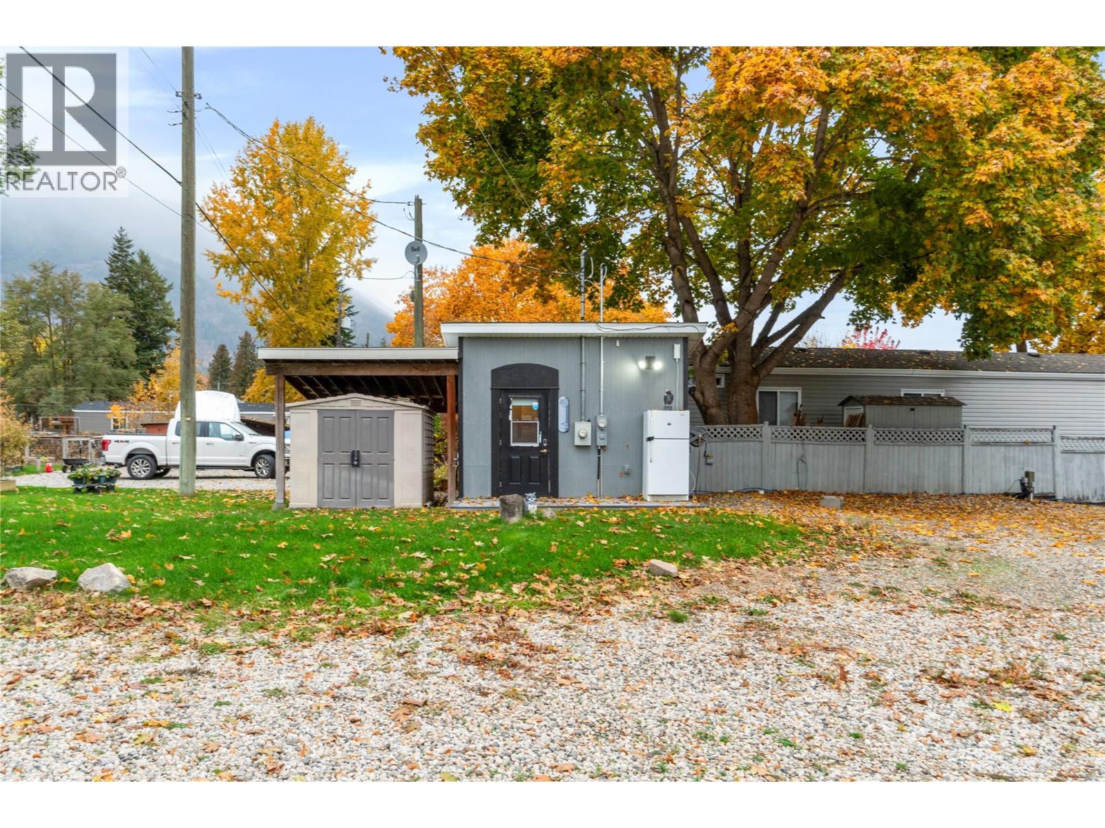 5368 Pierres Point Road Nw, Salmon Arm, British Columbia  V1E 4M2 - Photo 8 - 10367350