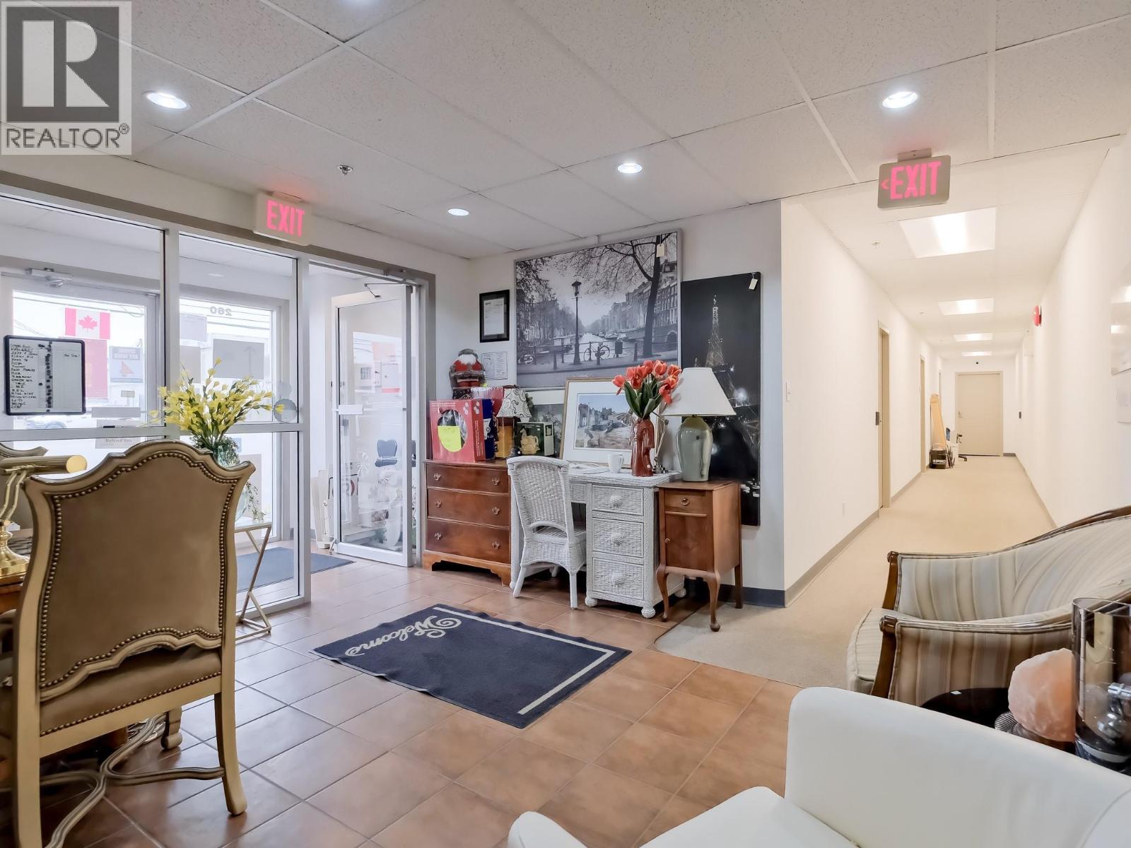 260 Okanagan Avenue E, Penticton, British Columbia  V2A 3J7 - Photo 4 - 10367383