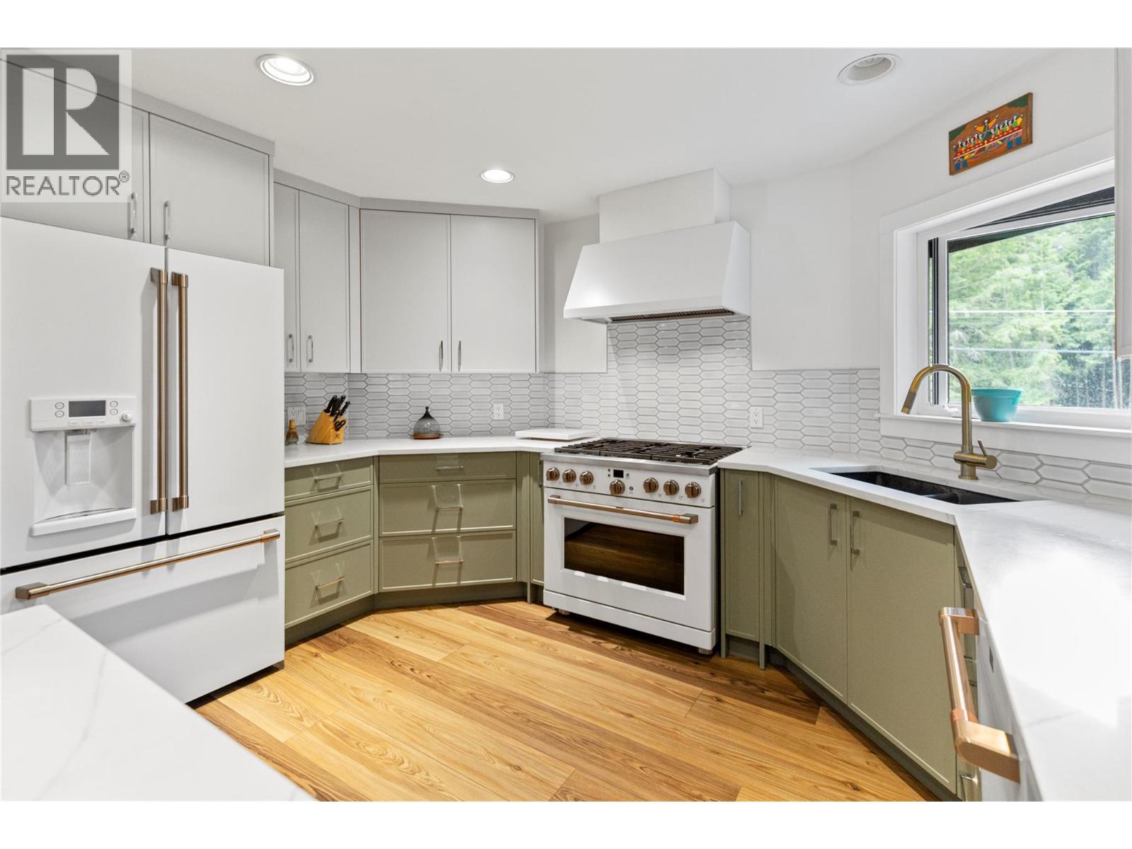 4037 Santa Road, Scotch Creek, British Columbia  V0E 1M5 - Photo 14 - 10367265