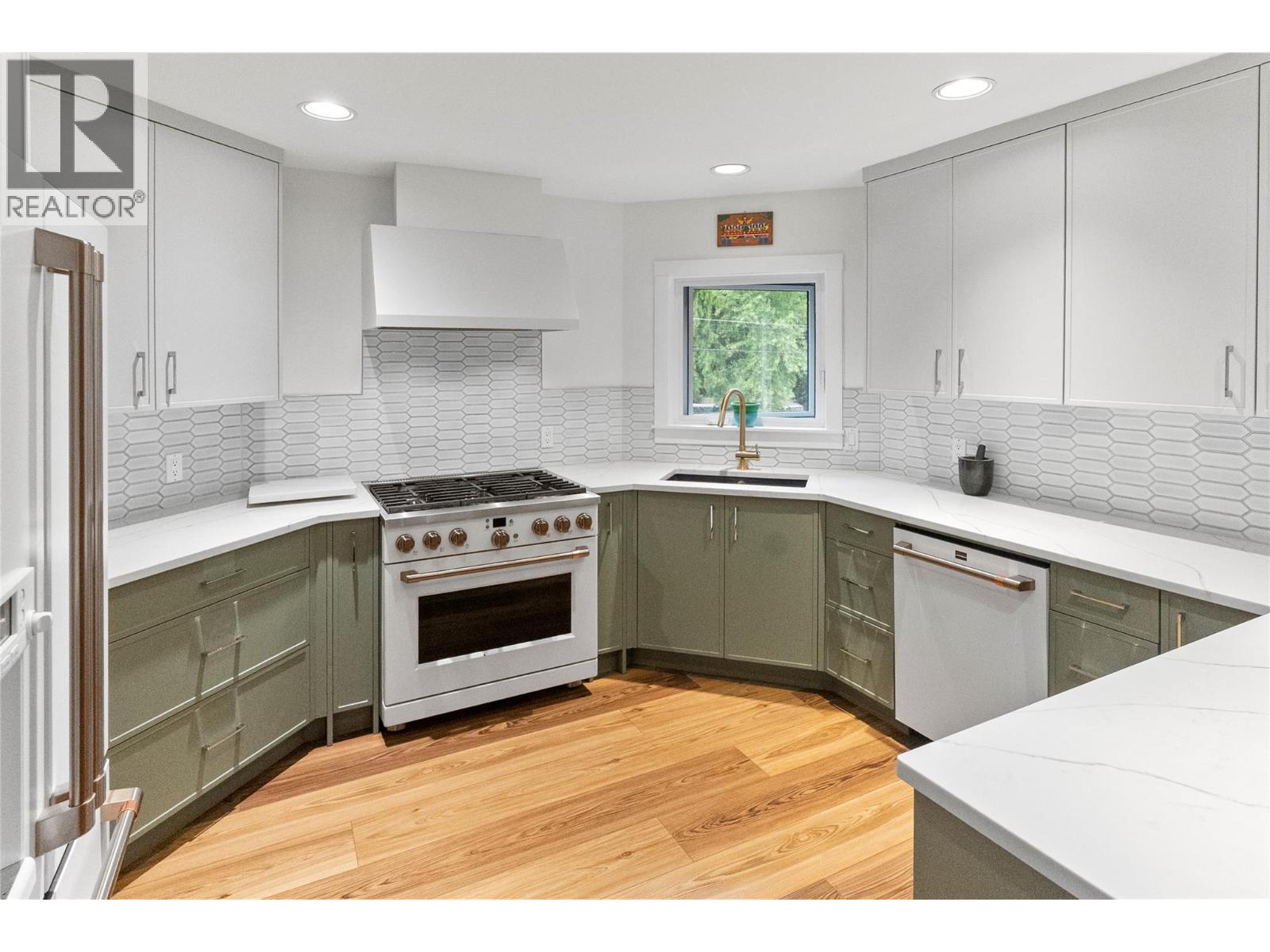 4037 Santa Road, Scotch Creek, British Columbia  V0E 1M5 - Photo 15 - 10367265