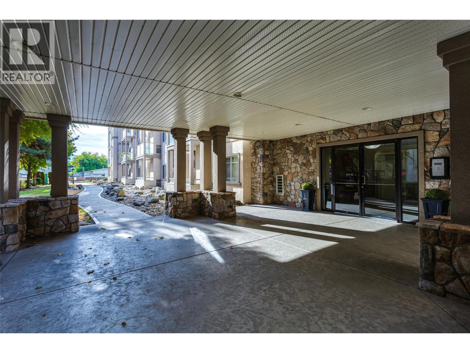 1007 Harvey Avenue Unit# 412, Kelowna, British Columbia  V1Y 6E4 - Photo 3 - 10365873