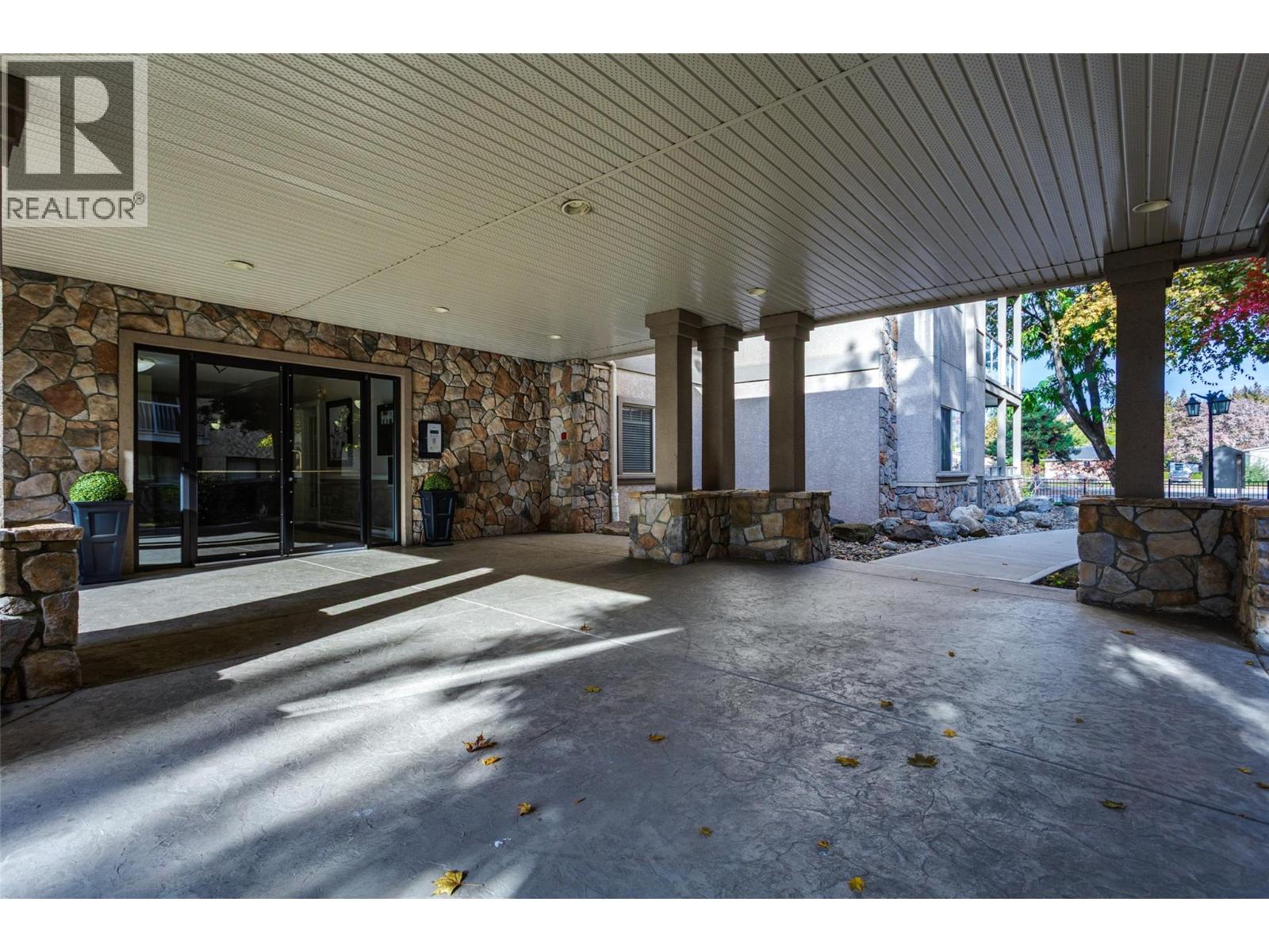 1007 Harvey Avenue Unit# 412, Kelowna, British Columbia  V1Y 6E4 - Photo 4 - 10365873