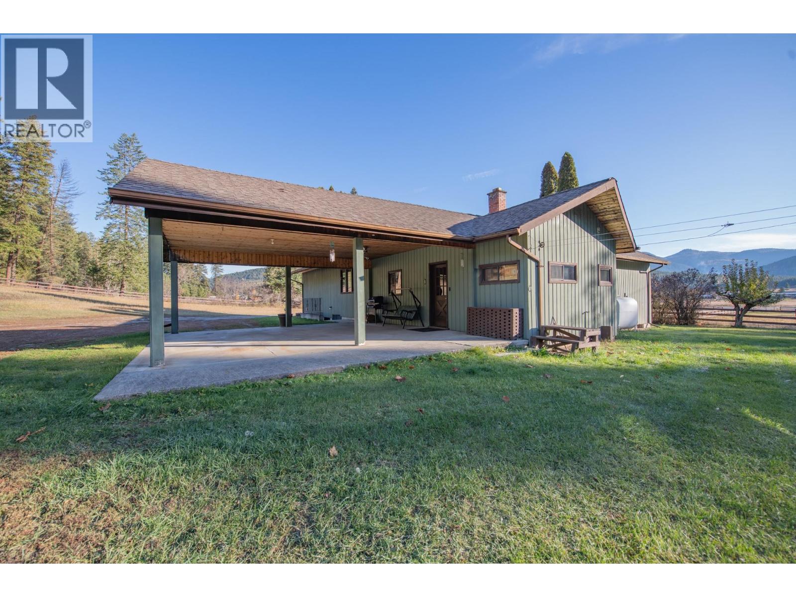 2471 6 Highway, Lumby, British Columbia  V0E 2G1 - Photo 12 - 10367352