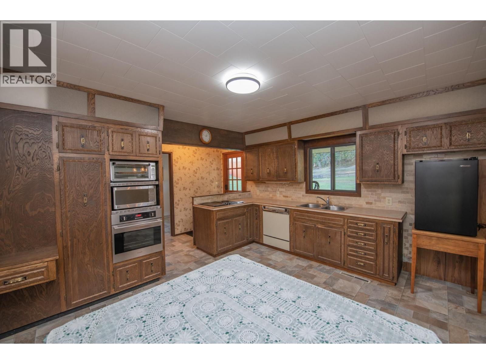 2471 6 Highway, Lumby, British Columbia  V0E 2G1 - Photo 23 - 10367352