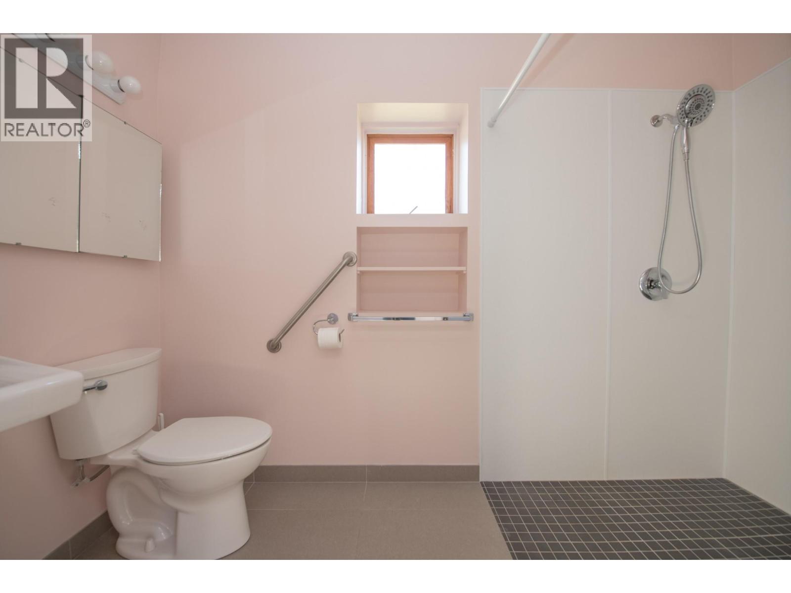 2471 6 Highway, Lumby, British Columbia  V0E 2G1 - Photo 34 - 10367352