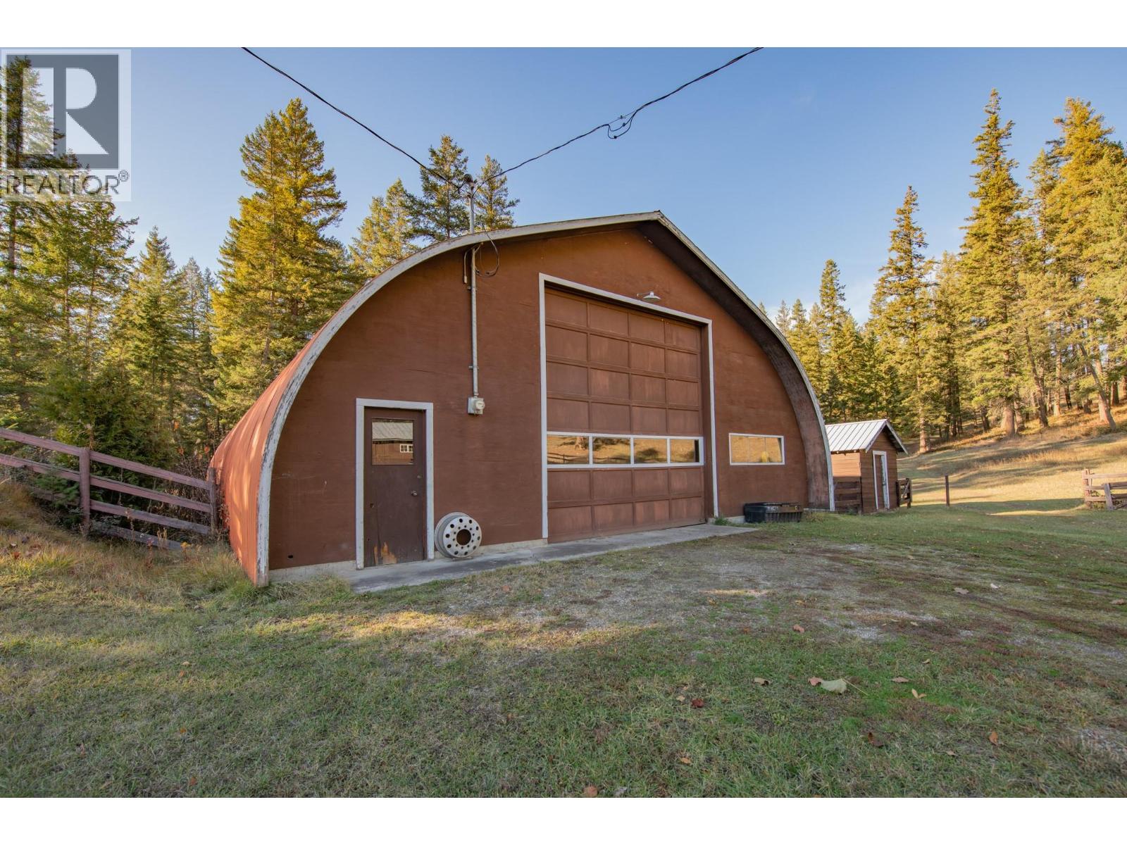 2471 6 Highway, Lumby, British Columbia  V0E 2G1 - Photo 9 - 10367352