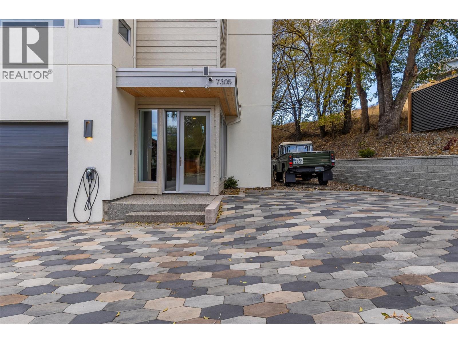 7305 Old Stamp Mill Road, Vernon, British Columbia  V1H 1N2 - Photo 5 - 10367186