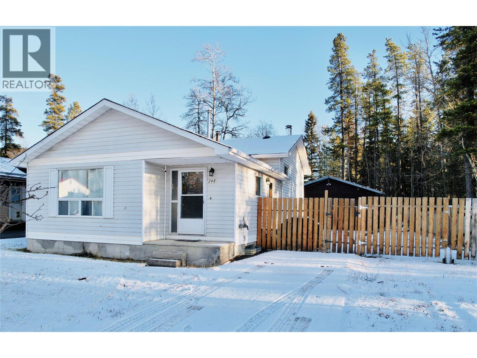 248 Peace River Crescent, Tumbler Ridge, British Columbia  V0C 2W0 - Photo 1 - 10367368